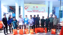 Youths of Binh Duong Police conduct charitable activities in border areas