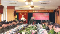 Deputy Minister Nguyen Van Thanh works with General Department of Politics