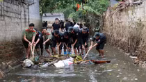 Hanoi's police help locals clean up roads after prolonged flooding