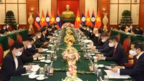 Top leaders of Vietnam, Laos vow to beef up special ties