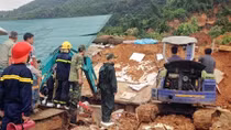 8 casualties in landslide in Nha Trang city