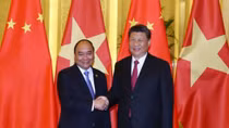 PM Phuc meets Chinese Party chief and President Xi Jinping in Beijing