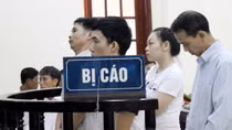 2 get death sentence for smuggling 7kg heroin into Vietnam