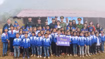 Nghe An Police’s youth helps poor students in mountainous area