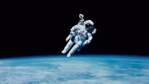 Russia to offer tourists spacewalks for $100m 