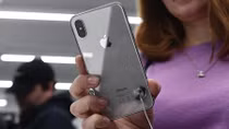 iPhone fans beware: another bug in X model