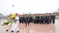 Youths of Public Security pay tribute to President Ho Chi Minh at Memorial Site of Uncle Ho's Six Teachings