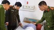 Injured on-duty firefighters encouraged by Gen. Cu