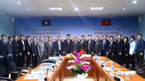 Vietnam and Lao police review research project on Vietnamese public security officers working in Laos