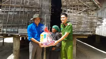 Youth Union of Phu Yen Police assist needy people