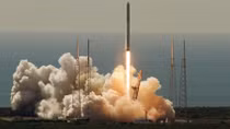 SpaceX puts ten iridium satellites into low-earth orbit