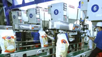 Vietnam reports trade surplus of about 1.6 billion USD in H1