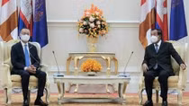 Vietnamese Ambassador bids farewell to Cambodian PM