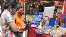 Mooncake producers begin selling well before Mid-Autumn Festival
