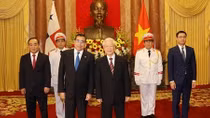 Top leader hosts newly-accredited ambassadors