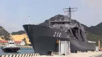 Singaporean naval ship visits Khanh Hoa