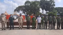 HCMC and Long An Police offer medical supplies to Cambodian Police amid COVID-19 pandemic
