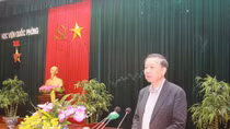 General To Lam presents a lecture on national defense and security at National Defense Academy