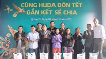 Public Security Newspaper and Carlsberg Vietnam present 3,000 Tet gifts to needy people 