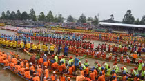 Thousands of people flock to Ngo boat race in Soc Trang