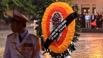 People brace rain to bid farewell to President Tran Dai Quang