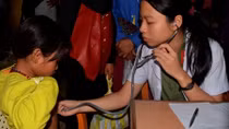 Hospital 199 offers free health checkups, medicines and gifts to needy people in Hue