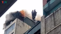 Fire destroys Hanoi karaoke bar