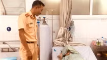 Traffic police officers save drowning woman