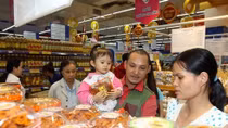 Vietnam’s retail sales jump 10% in 2016