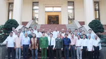 Leader of MPS meets reputable persons from Tra Vinh