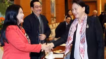 Top legislator meets writers, artists on Lunar New Year