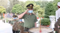 Deputy Minister Nguyen Van Thanh visits martyr cemeteries in Tay Ninh