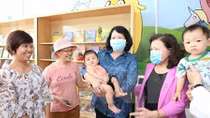 Vice State President visits children with cancer at K Hospital