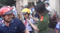 Ho Chi Minh's Police provide free helmets to children