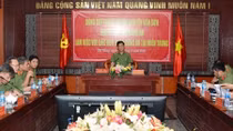 Deputy Minister Nguyen Van Son works with police units in central region