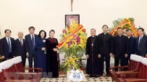 Top legislator extends Xmas greetings to Hanoi Archdiocese