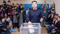 Ukrainians vote in election with TV comic eyeing presidency