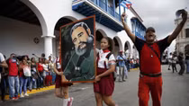 Leftist leaders join thousands to send off Fidel Castro in Cuba