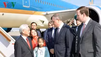 Party leader begins Russia visit