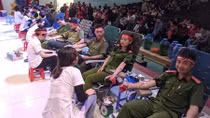 Dak Lak police officers active in donating blood