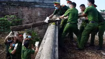 Police and military forces join hands to clean Hue Citadel