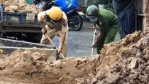 HCMC Police clean up road after accident