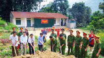 Ha Giang police build classrooms for mountainous students