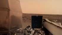  Nasa's Mars lander sends back first pictures from red planet