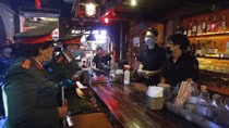Hanoi police inspect local bars amid COVID-19