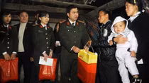 Public security youths bring warm Tet to Bat Xat