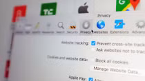 Apple starts collecting browsing data in Safari using its differential privacy tech