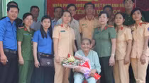 Can Tho Police take care of Vietnam Heroic Mother