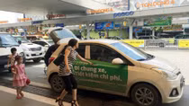 Vietnam stops licensing new cars for app-based taxi services