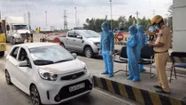 HCMC sets up medical checkpoints to control COVID-19